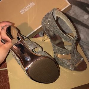 Michael Kors : Silver Glitter heels